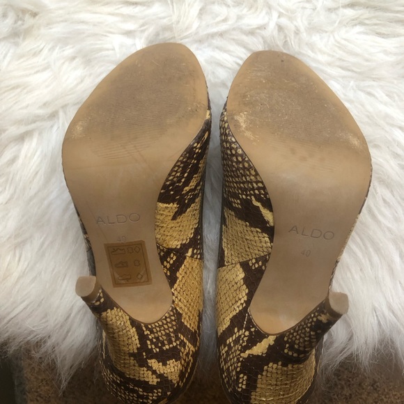 Hey ladies!  These Snake Skin high heels are where it’s at!  Take a look!! - Picture 3 of 8